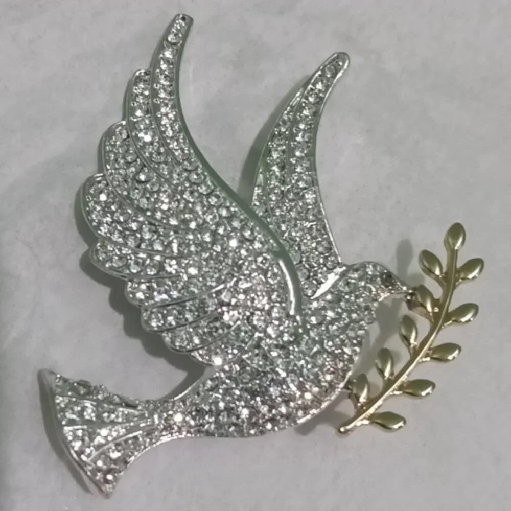 NAPIER Holiday Christmas Inspiring Peaceful Dove Gold & Clear Crystal Brooch Pin - Picture 1 of 4
